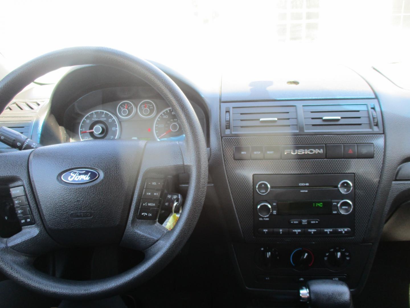 2009 SILVER Ford Fusion I4 SE (3FAHP07Z19R) with an 2.3L L4 DOHC 16V engine, AUTOMATIC transmission, located at 540a Delsea Drive, Sewell, NJ, 08080, (856) 589-6888, 39.752560, -75.111206 - Photo#15